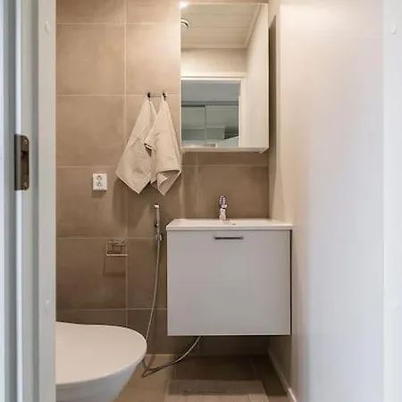 Aito, Iso-syoete Apartman Syöte