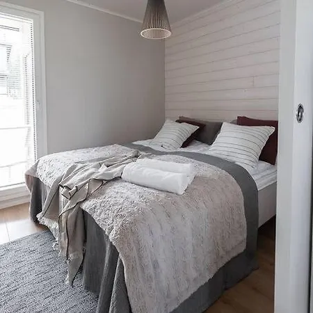 Aito, Iso-syoete Apartman *